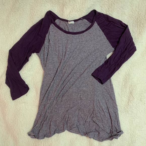 PLUM 3/4 SLEEVE TEE ⚡️TWO FOR $15⚡️ - Picture 2 of 2